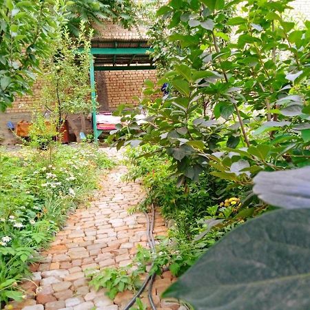 Be My Guest Hotel Osh Exterior foto