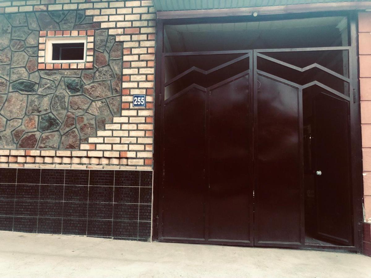 Be My Guest Hotel Osh Exterior foto